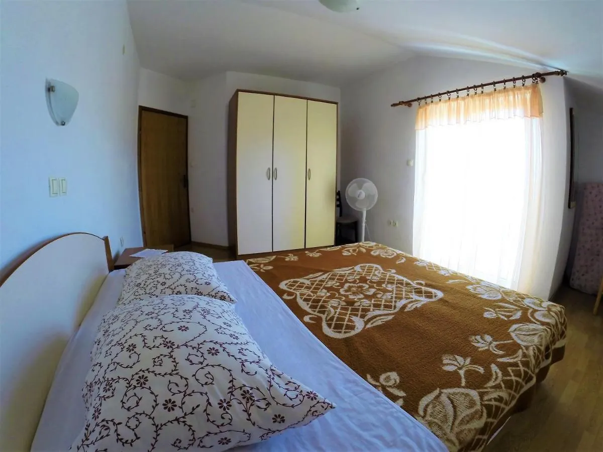 Gasthof Apartments And Rooms With Parking Space Lopar, Rab - 19238